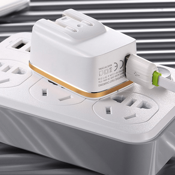 LDNIO Fast Charging Travel Adapter with QC 3.0